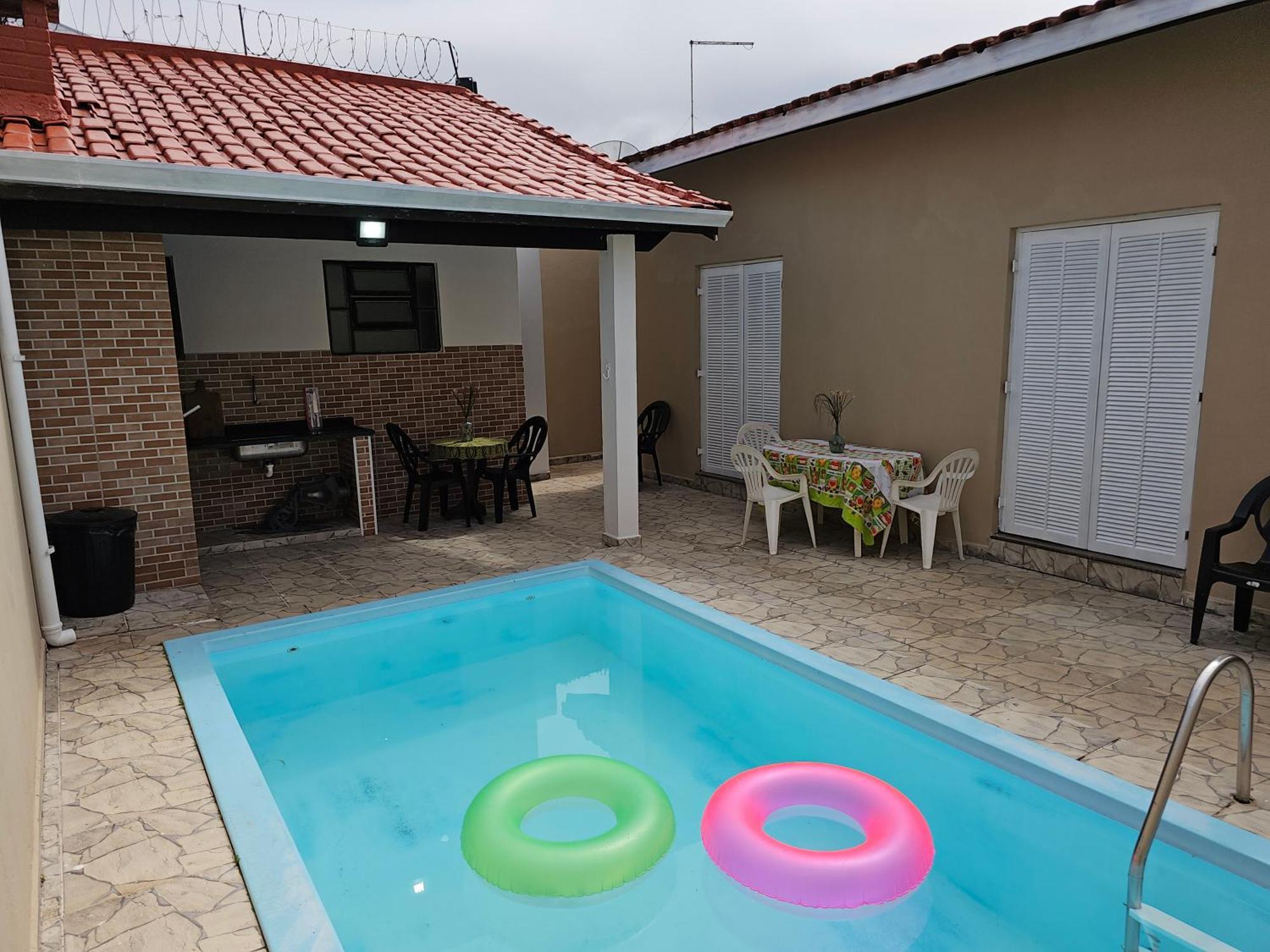 Casa Maravilhosa E Ampla Pe Na Areia Com Piscina, Area Gourmet Com Churrasqueira Em Deck Coberto Frente A Piscina, 4 Quartos Confortaveis E Espacosos, Sendo 2 Suites, Cozinha Americana E Sala De Jantar, Ampla Garagem Para 6 Carros - Mercado Na Rua Da Praia Grande Dış mekan fotoğraf