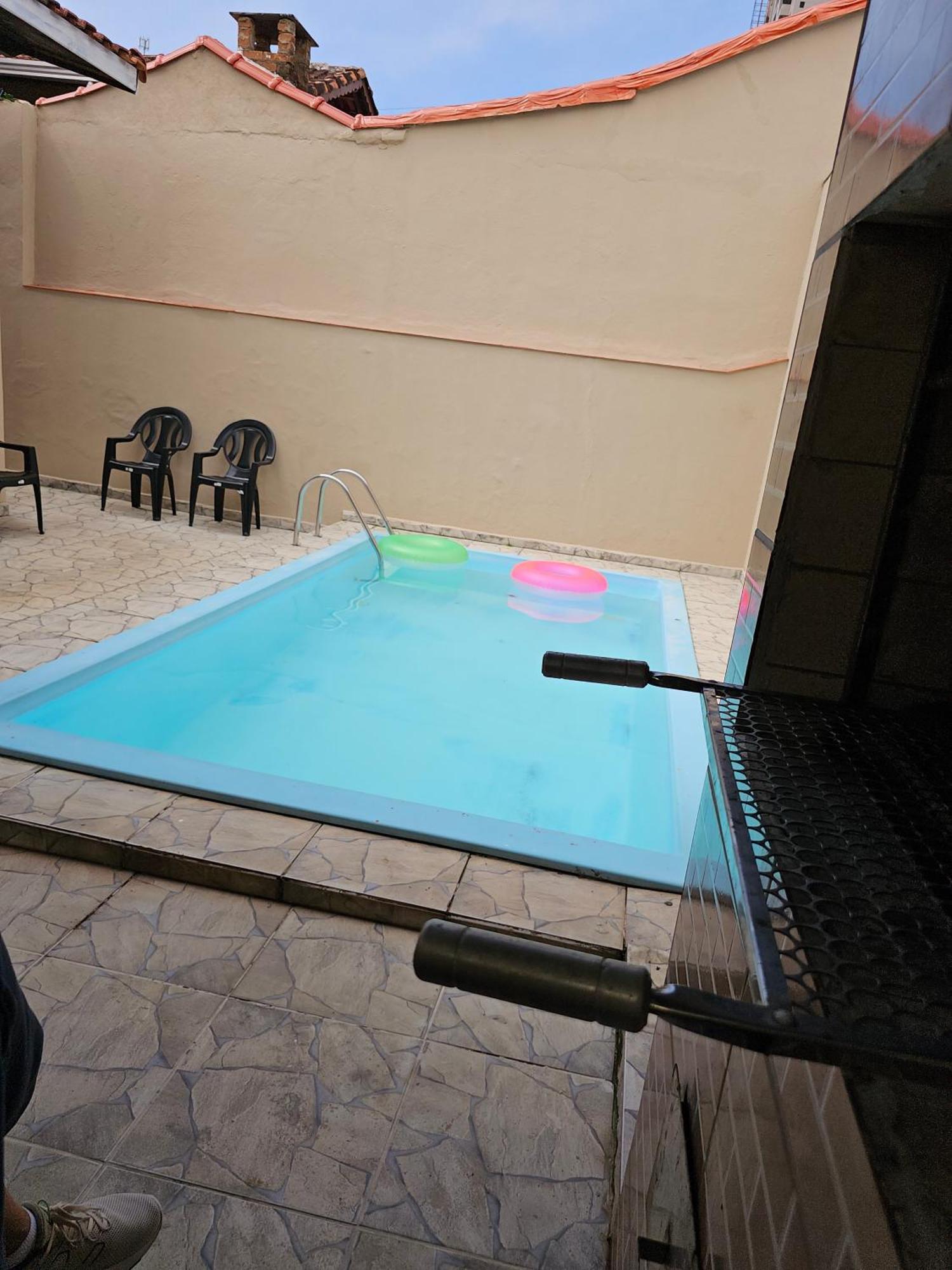 Casa Maravilhosa E Ampla Pe Na Areia Com Piscina, Area Gourmet Com Churrasqueira Em Deck Coberto Frente A Piscina, 4 Quartos Confortaveis E Espacosos, Sendo 2 Suites, Cozinha Americana E Sala De Jantar, Ampla Garagem Para 6 Carros - Mercado Na Rua Da Praia Grande Dış mekan fotoğraf