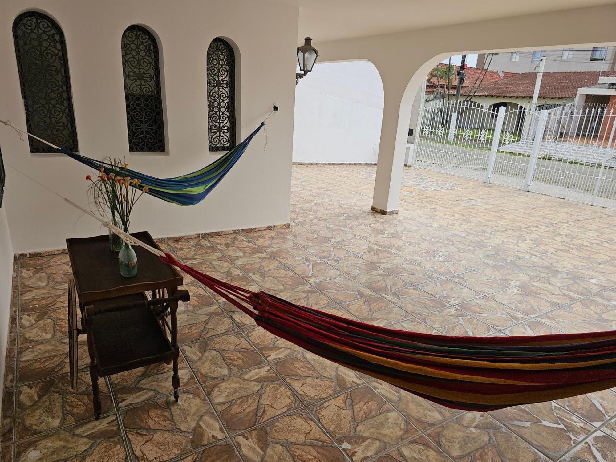 Casa Maravilhosa E Ampla Pe Na Areia Com Piscina, Area Gourmet Com Churrasqueira Em Deck Coberto Frente A Piscina, 4 Quartos Confortaveis E Espacosos, Sendo 2 Suites, Cozinha Americana E Sala De Jantar, Ampla Garagem Para 6 Carros - Mercado Na Rua Da Praia Grande Dış mekan fotoğraf