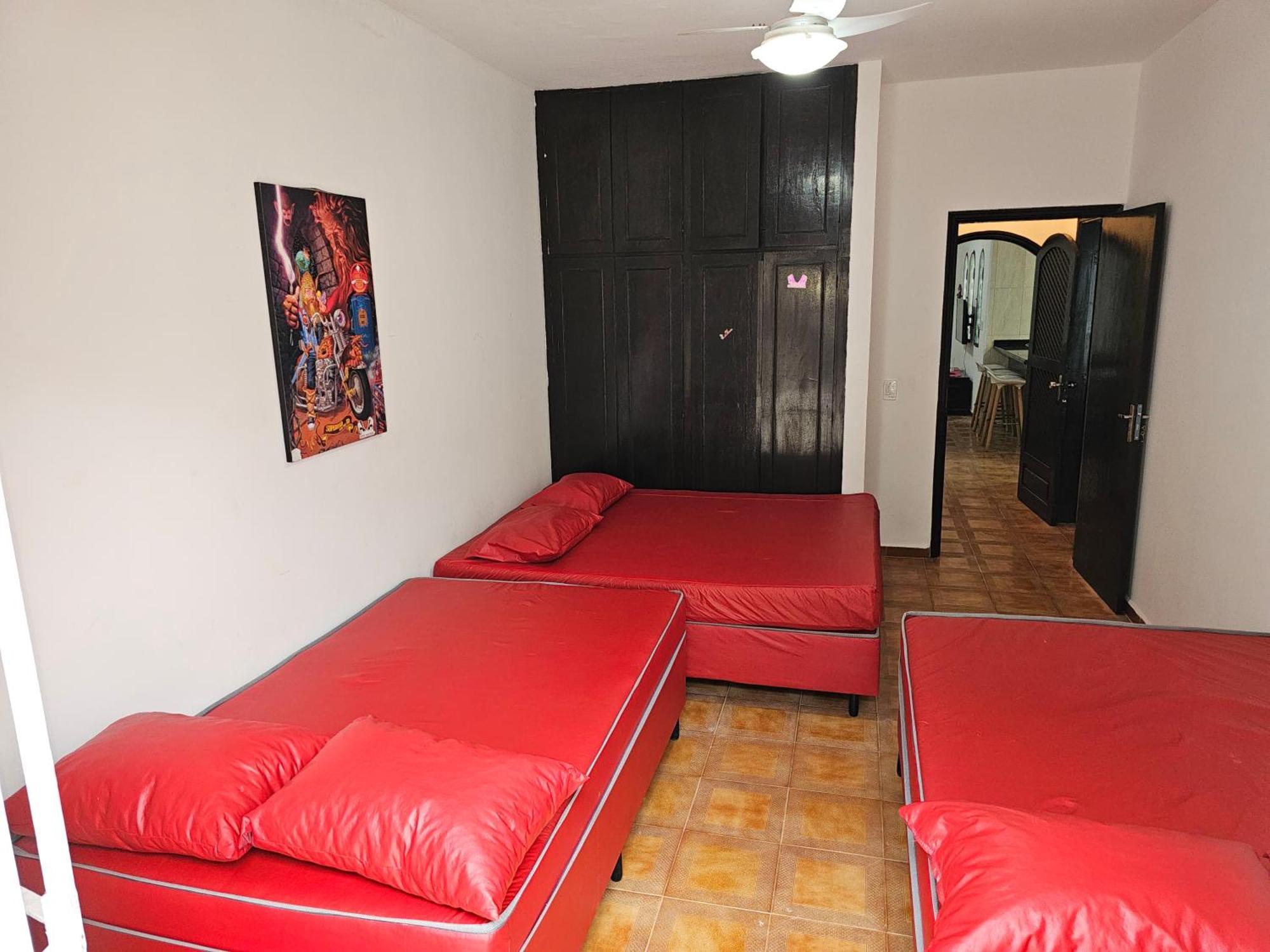 Casa Maravilhosa E Ampla Pe Na Areia Com Piscina, Area Gourmet Com Churrasqueira Em Deck Coberto Frente A Piscina, 4 Quartos Confortaveis E Espacosos, Sendo 2 Suites, Cozinha Americana E Sala De Jantar, Ampla Garagem Para 6 Carros - Mercado Na Rua Da Praia Grande Dış mekan fotoğraf