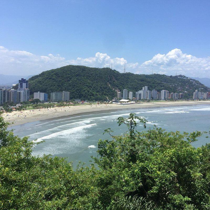 Casa Maravilhosa E Ampla Pe Na Areia Com Piscina, Area Gourmet Com Churrasqueira Em Deck Coberto Frente A Piscina, 4 Quartos Confortaveis E Espacosos, Sendo 2 Suites, Cozinha Americana E Sala De Jantar, Ampla Garagem Para 6 Carros - Mercado Na Rua Da Praia Grande Dış mekan fotoğraf